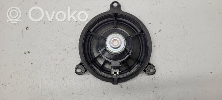 Toyota RAV 4 (XA50) Enceinte de porte arrière 861601A210