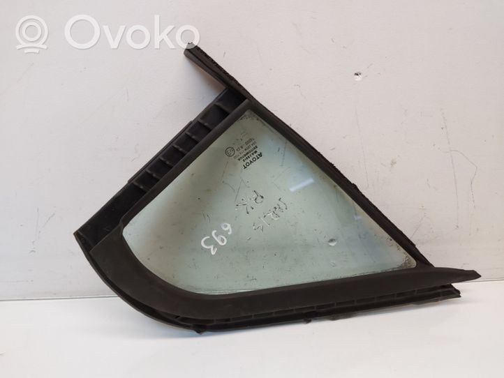 Toyota Yaris Szyba karoseryjna drzwi przednich 682160D050