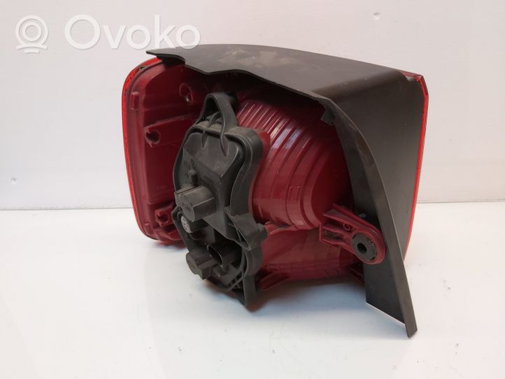 Volkswagen Touran II Lampa tylna 1T0945096