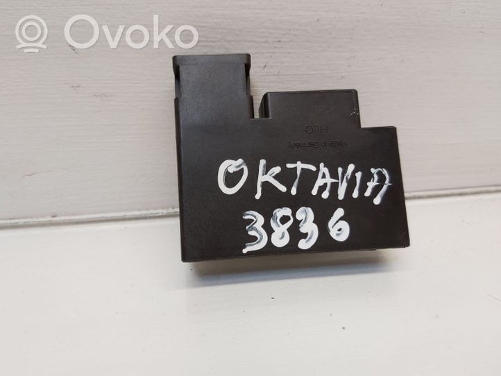 Skoda Octavia Mk3 (5E) Antenne intérieure accès confort 3C0909141
