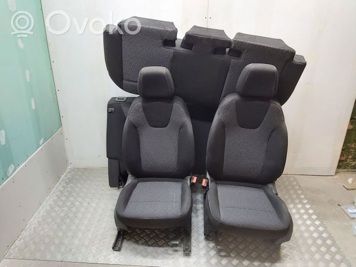 Opel Crossland X Fotele / Kanapa / Komplet 