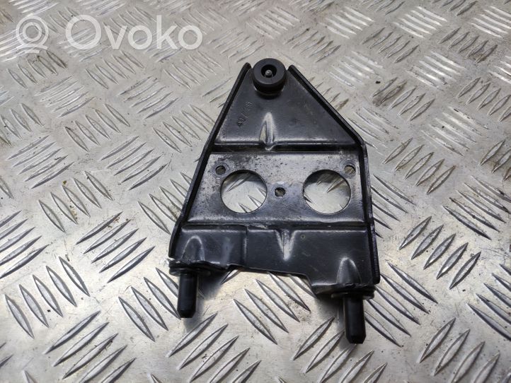 Volkswagen Golf VI ABS-pumpun kiinnike 1K0614235D