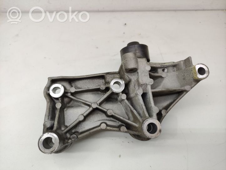 Nissan X-Trail T32 Soporte del alternador 117105124R