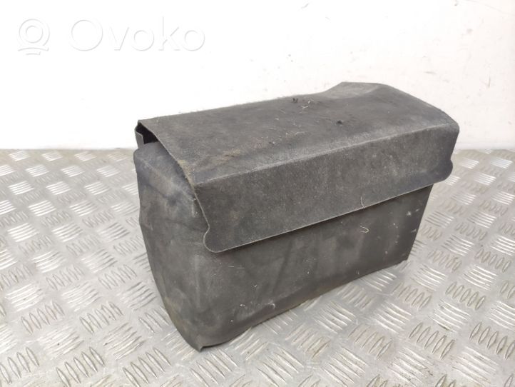 Volkswagen PASSAT B8 Battery box tray 5Q0915411H