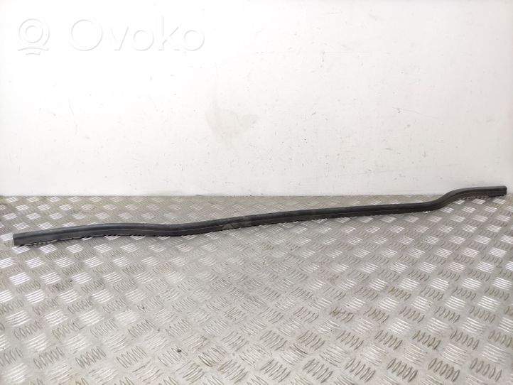 Volkswagen PASSAT B8 Engine compartment rubber 