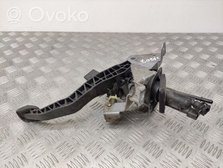 Ford Focus Clutch pedal BV617B633GD