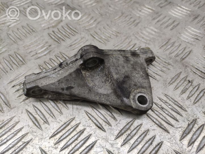 Toyota Verso Support pompe injection à carburant 13517810698