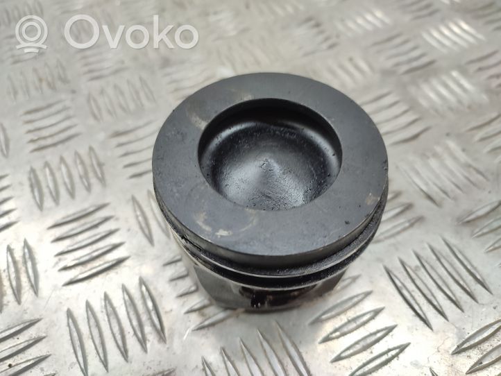 Toyota Verso Piston 15011604