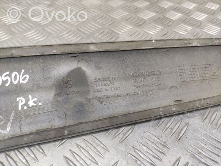 Toyota RAV 4 (XA30) Priekšpusē durvju dekoratīvā apdare (moldings) PZ415X0520