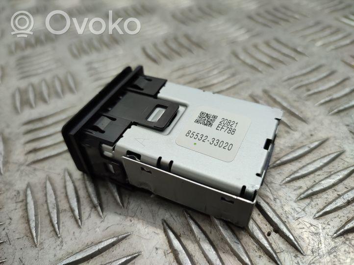 Toyota RAV 4 (XA50) USB-pistokeliitin 8553233020