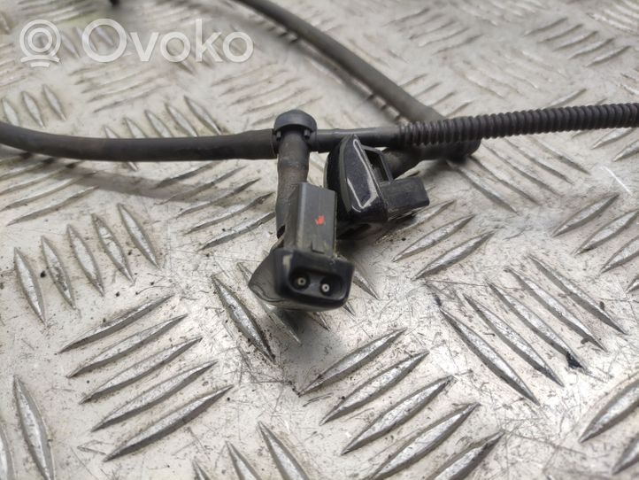 Volvo S80 Windshield washer spray nozzle 