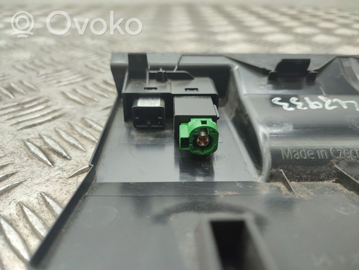 Skoda Octavia Mk3 (5E) USB-pistokeliitin 5E1857367B