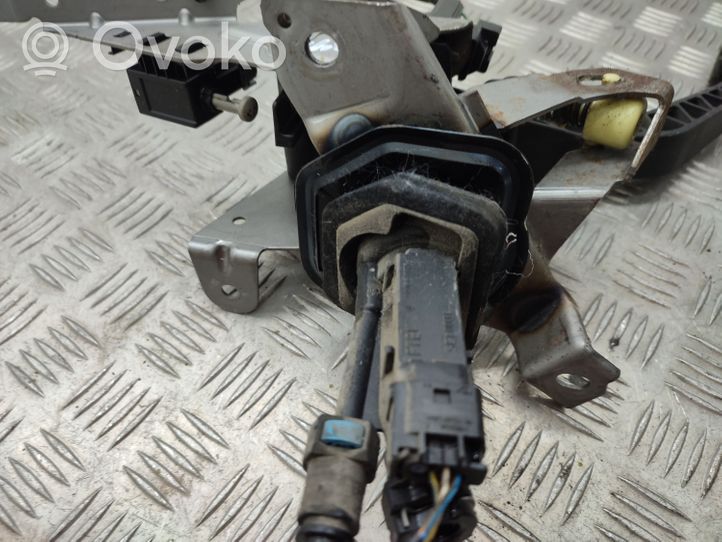 Ford C-MAX II Clutch pedal AV617B633GE