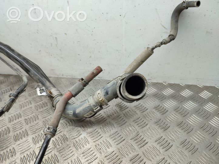 Toyota RAV 4 (XA40) Tubo e bocchettone per riempimento serbatoio del carburante 