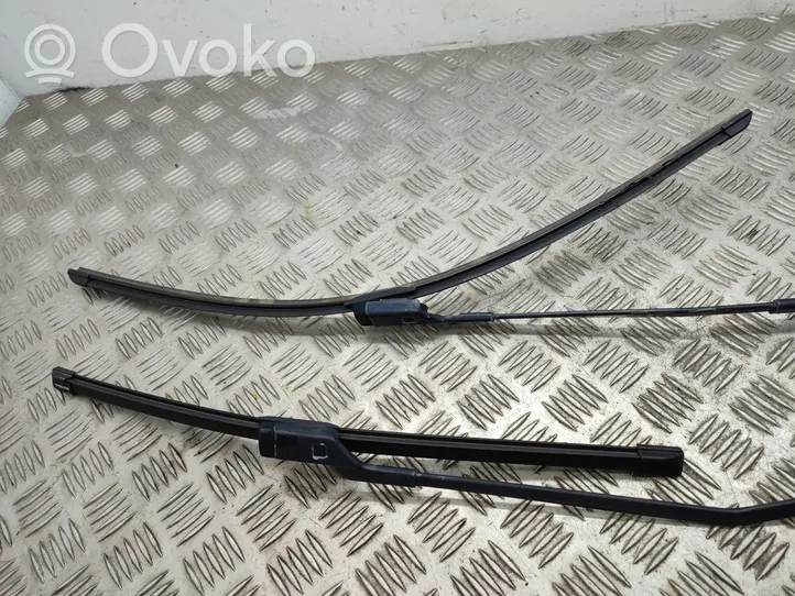 Volvo XC60 Front wiper blade arm 