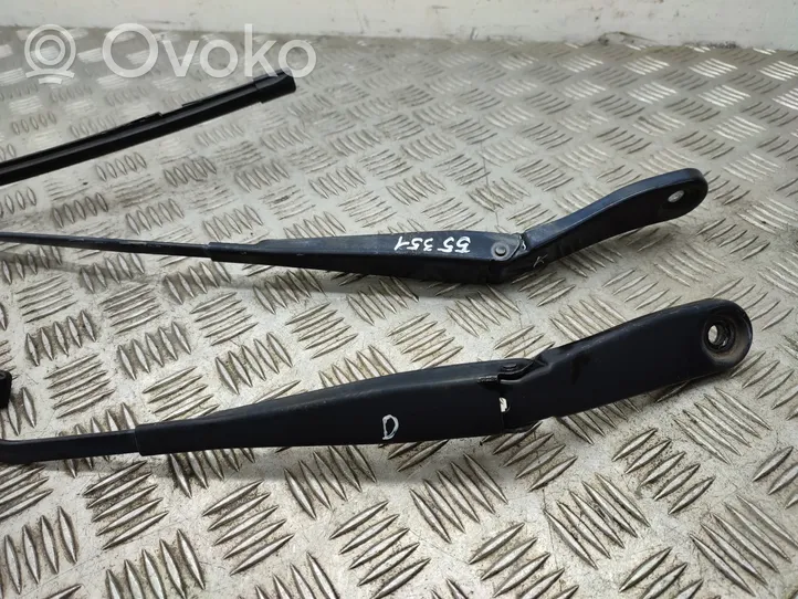 Volvo XC60 Front wiper blade arm 