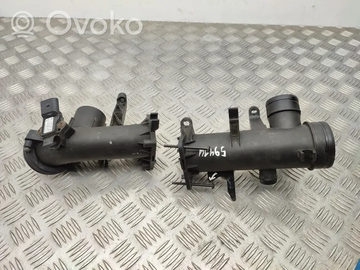 Volkswagen Tiguan Oro paėmimo kanalo detalė (-ės) 03C129617G