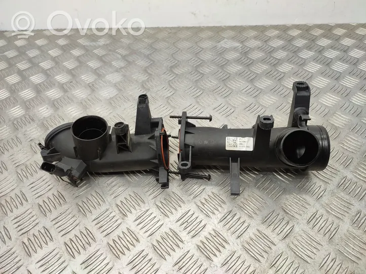 Volkswagen Tiguan Oro paėmimo kanalo detalė (-ės) 03C129617G