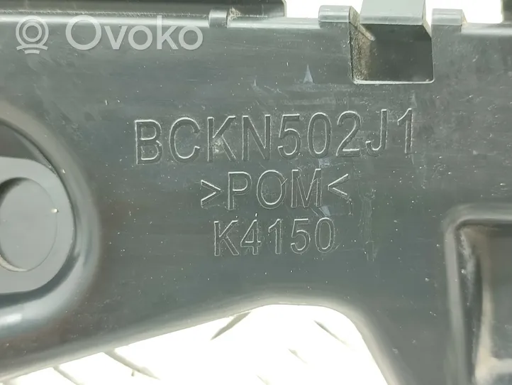 Mazda 3 Uchwyt / Mocowanie zderzaka tylnego BCKN502J1