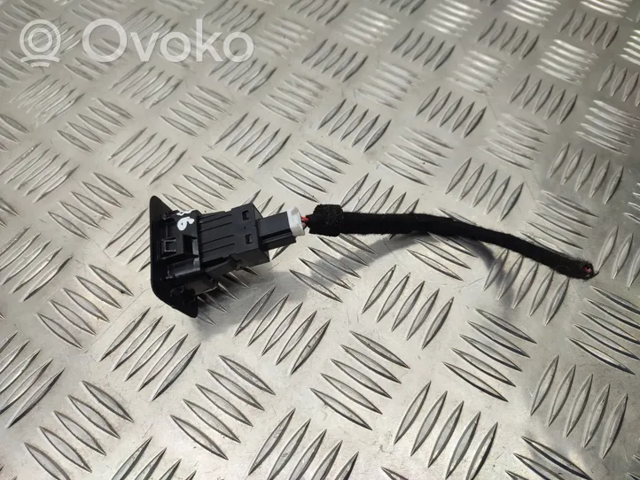 Mazda 3 Tailgate/boot open switch button BEMD66660A