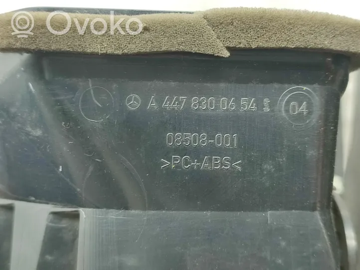 Mercedes-Benz Vito Viano W447 Dysze / Kratki środkowego nawiewu deski rozdzielczej A4476890547