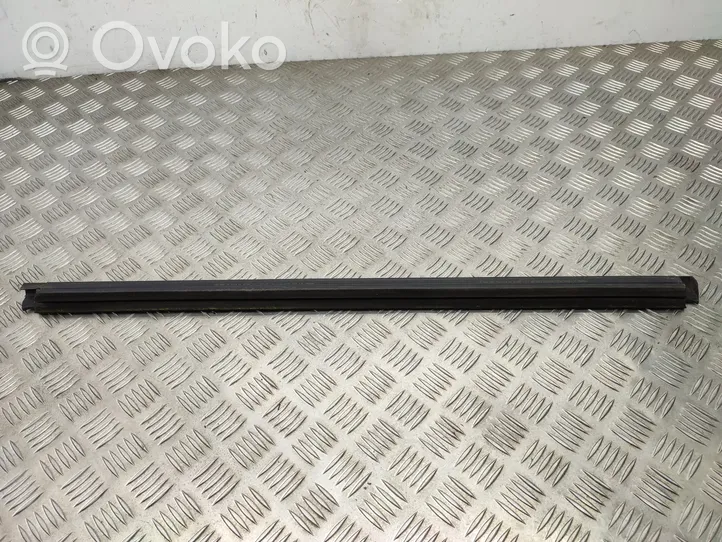 Mercedes-Benz Vito Viano W447 Rivestimento modanatura del vetro della portiera anteriore A4477200324