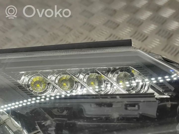 Toyota RAV 4 (XA40) Lampa przednia 