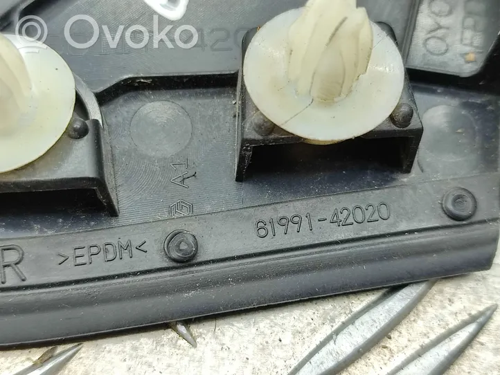 Toyota RAV 4 (XA40) Panel wykończeniowy błotnika 6011742020