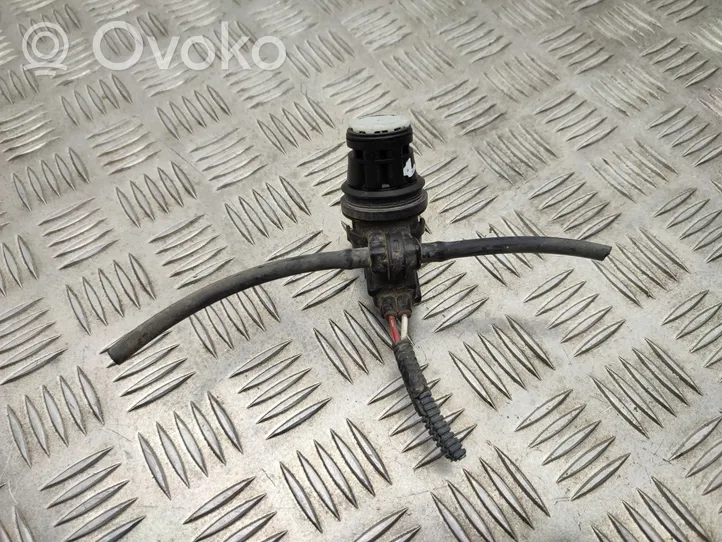 Toyota RAV 4 (XA40) Pompe de lave-glace de pare-brise 8533042010