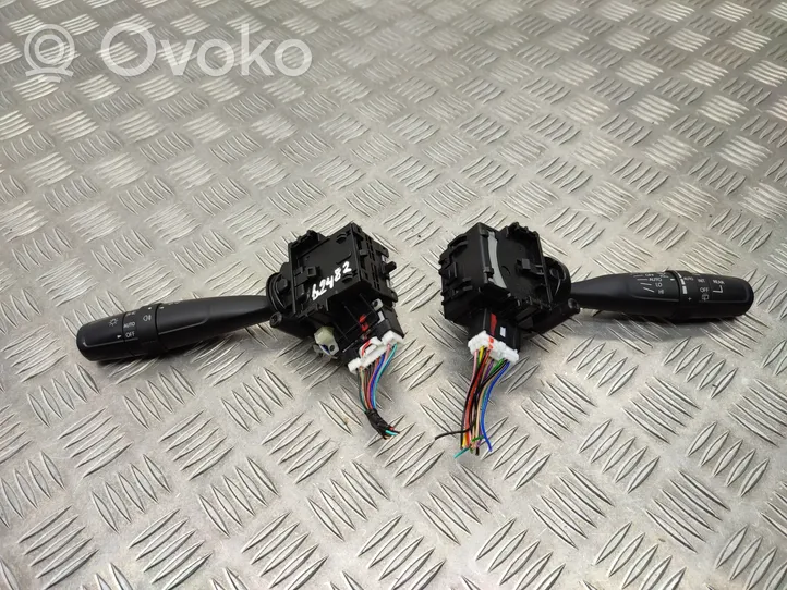 Suzuki Vitara (LY) Interruptor/palanca de limpiador de luz de giro 
