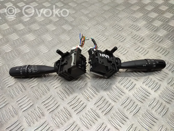 Suzuki Vitara (LY) Interruptor/palanca de limpiador de luz de giro 