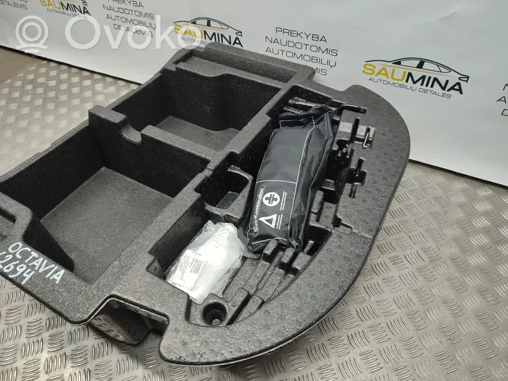 Skoda Octavia Mk3 (5E) Skrzynka narzędziowa 