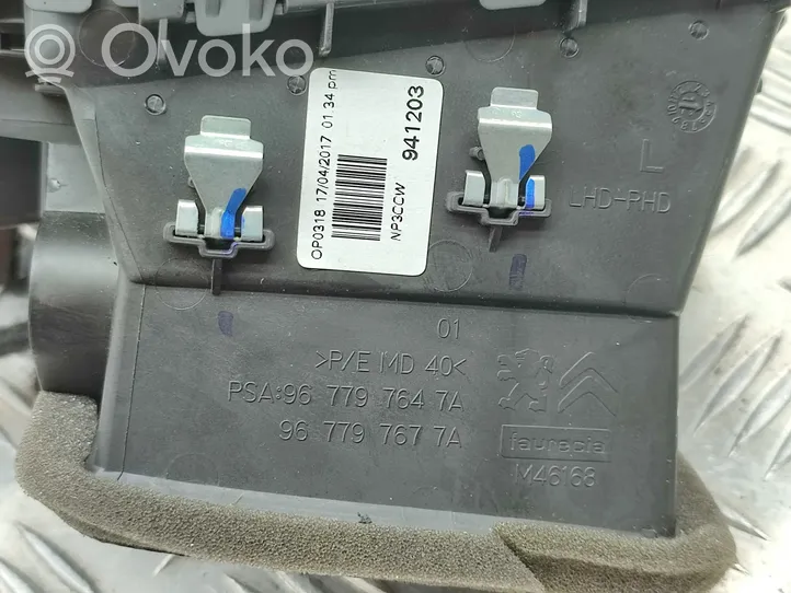 Citroen C4 II Picasso Šoninės oro grotelės 967797677A