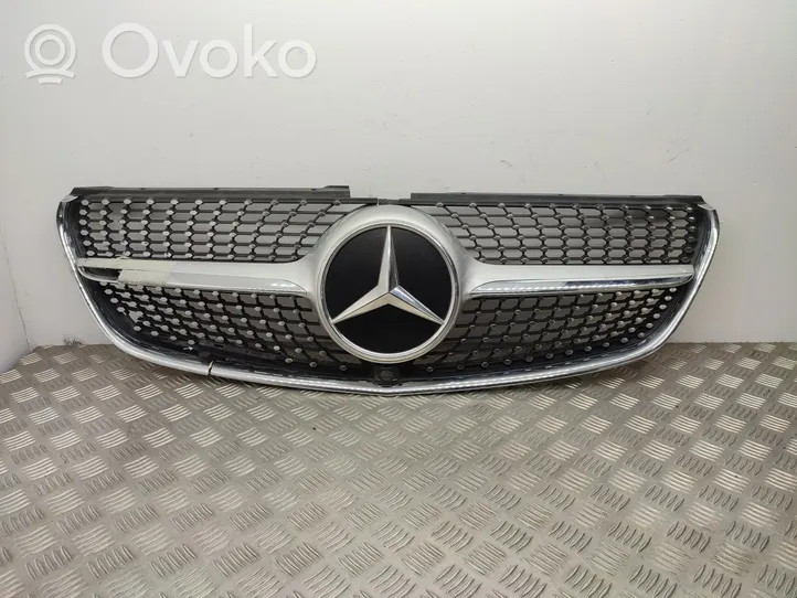 Mercedes-Benz V Class W447 Maskownica / Grill / Atrapa górna chłodnicy A0008881600