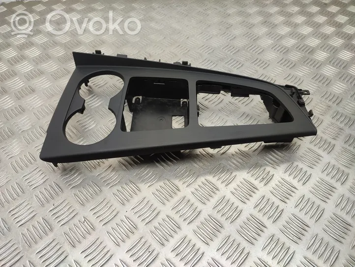 Audi A4 S4 B9 Rivestimento in plastica cornice della leva del cambio 8W1864261C