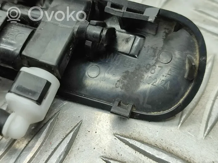 Audi A4 S4 B9 Dysza spryskiwacza szyby przedniej / czołowej 8W0955988A