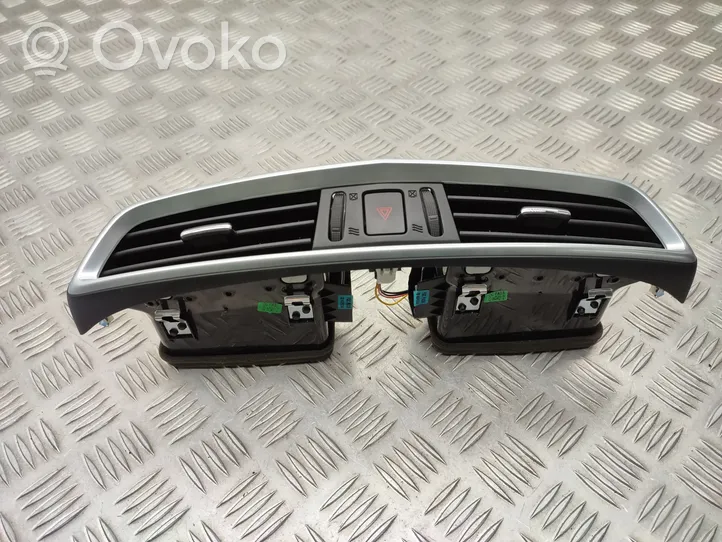 Nissan Qashqai Kojelaudan keskiosan tuuletussuuttimen ritilä 687504EA0B