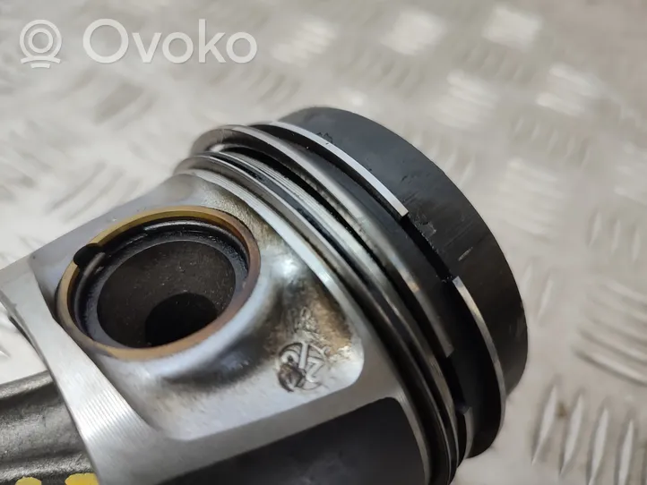 Skoda Yeti (5L) Piston CFH