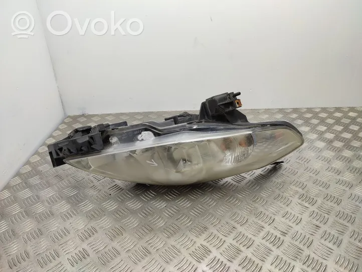 Mazda 5 Lampa przednia C23551030