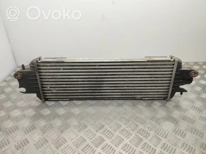 Opel Vivaro Starpdzesētāja radiators 8200219497