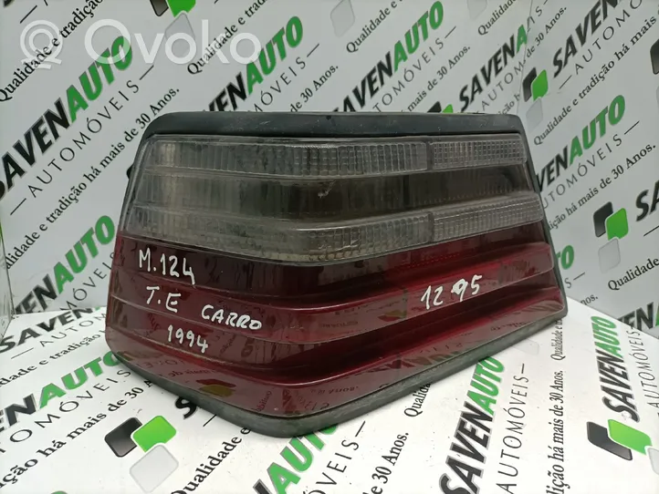 Mercedes-Benz E W124 Lampy tylnej klapy bagażnika 