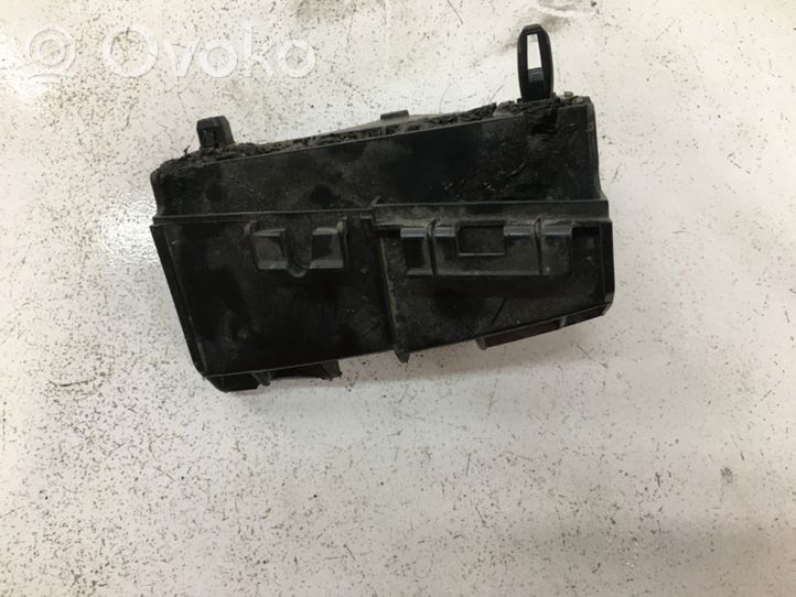 Toyota Verso Galinis laikiklis bamperio 525620F02