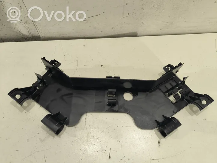 BMW 5 E60 E61 Kita variklio skyriaus detalė 58650910