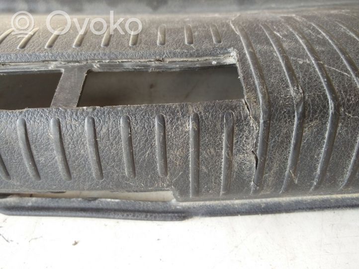 Volkswagen PASSAT B5 Osłona pasa bagażnika 3B5863459D