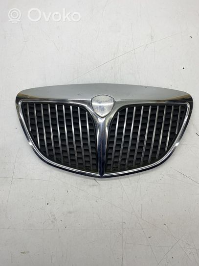 Lancia Musa Front bumper upper radiator grill 735349457