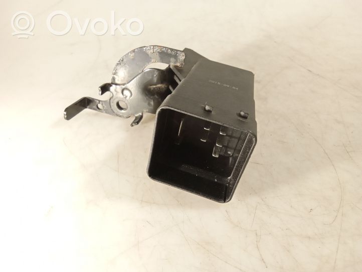 Opel Vivaro Glow plug pre-heat relay 8200798585