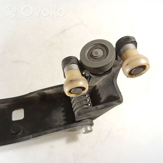 Opel Vivaro Sliding door check strap stopper 777650730R