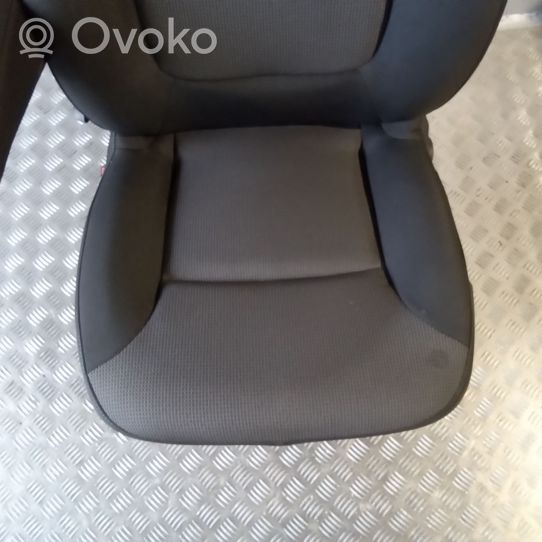 Opel Vivaro Priekinė vairuotojo sėdynė L1SAVX828752