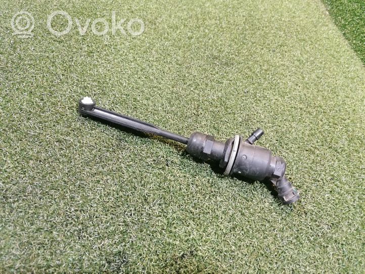 Renault Master III Clutch master cylinder 8200673232