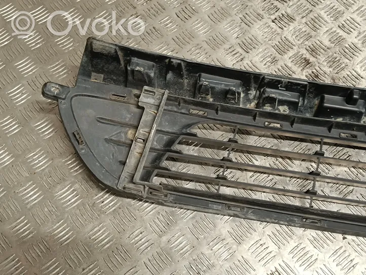 Opel Vivaro Mascherina inferiore del paraurti anteriore 622543504R